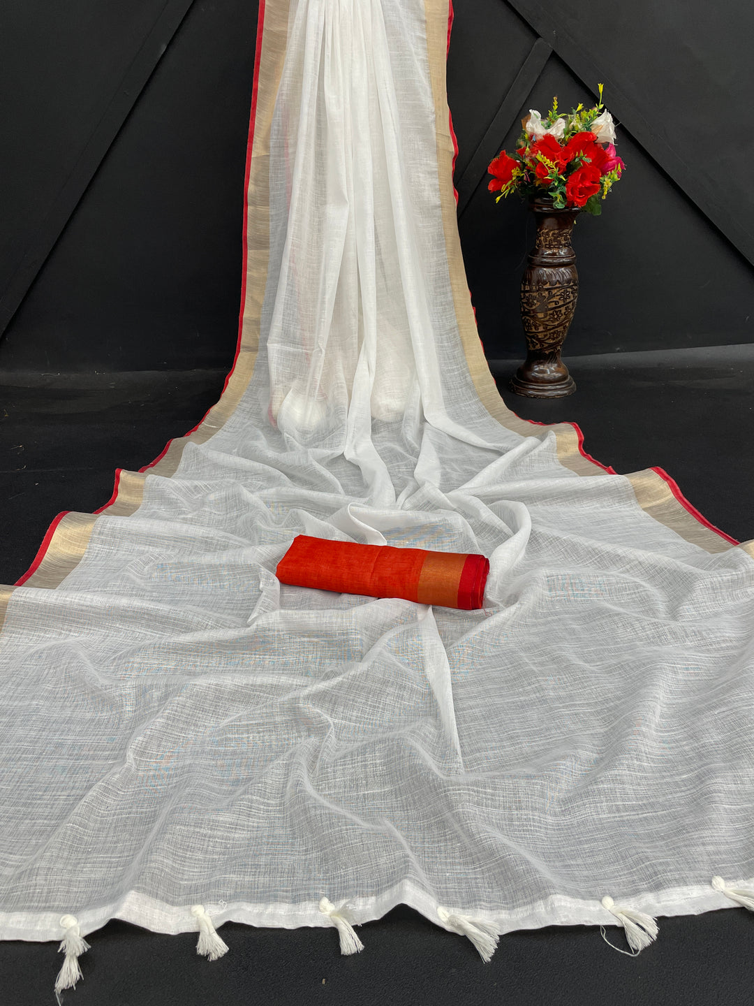 White Color Cotton Linen Saree With Unstitched Blouse Piece