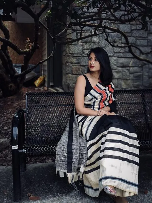 White and Black Color Cotton Linen Saree With Unstitched Blouse Piece