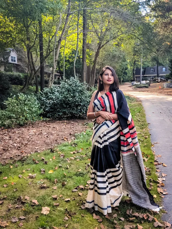 White and Black Color Cotton Linen Saree With Unstitched Blouse Piece
