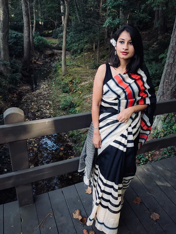 White and Black Color Cotton Linen Saree With Unstitched Blouse Piece
