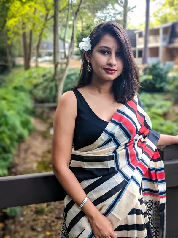 White and Black Color Cotton Linen Saree With Unstitched Blouse Piece