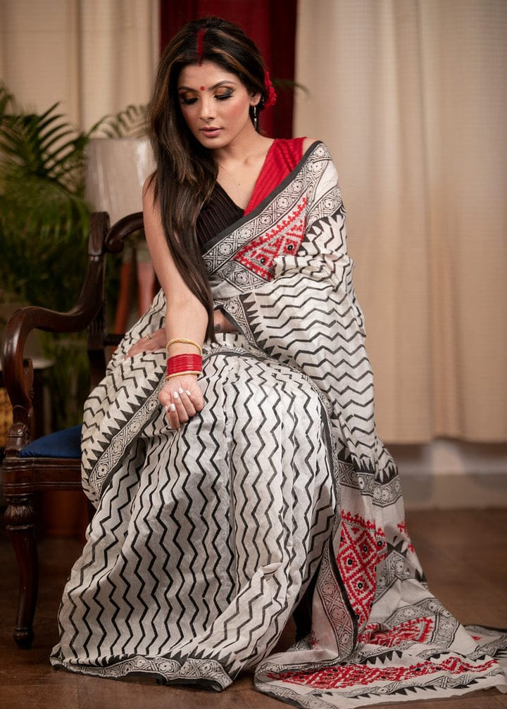 White and Red Color Cotton Linen Saree With Unstitched Blouse Piece