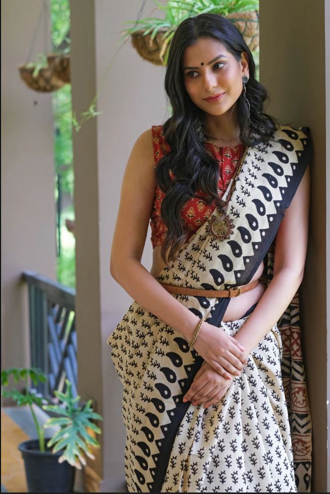 White Color Cotton Linen Saree With Unstitched Blouse Piece
