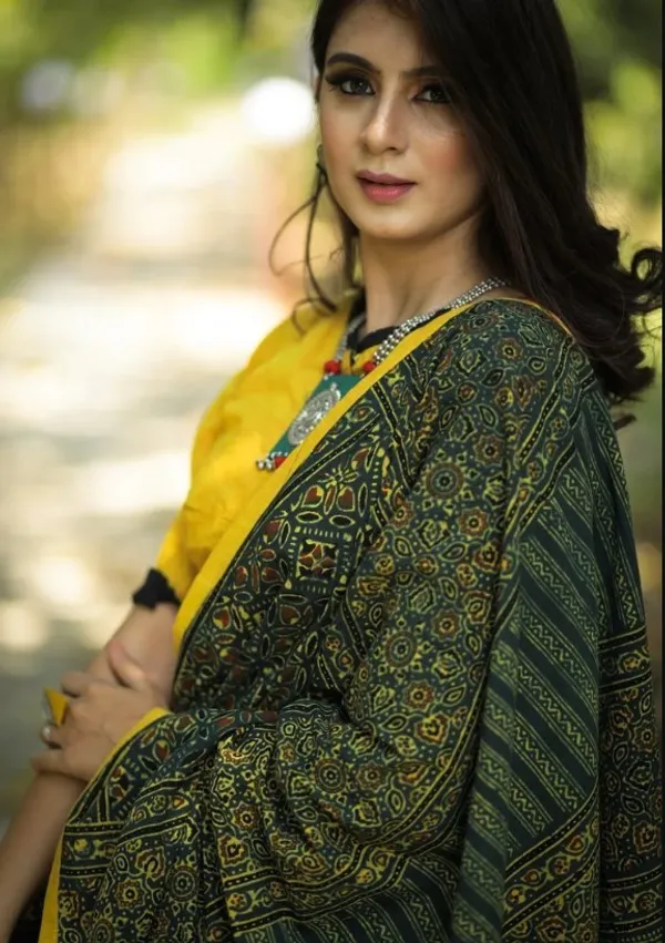 Green and Yellow Color Cotton Linen Saree With Unstitched Blouse Piece