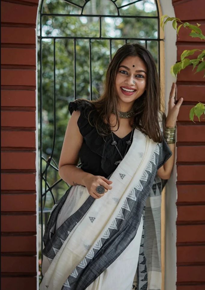 White Color Cotton Linen Saree With Unstitched Blouse Piece