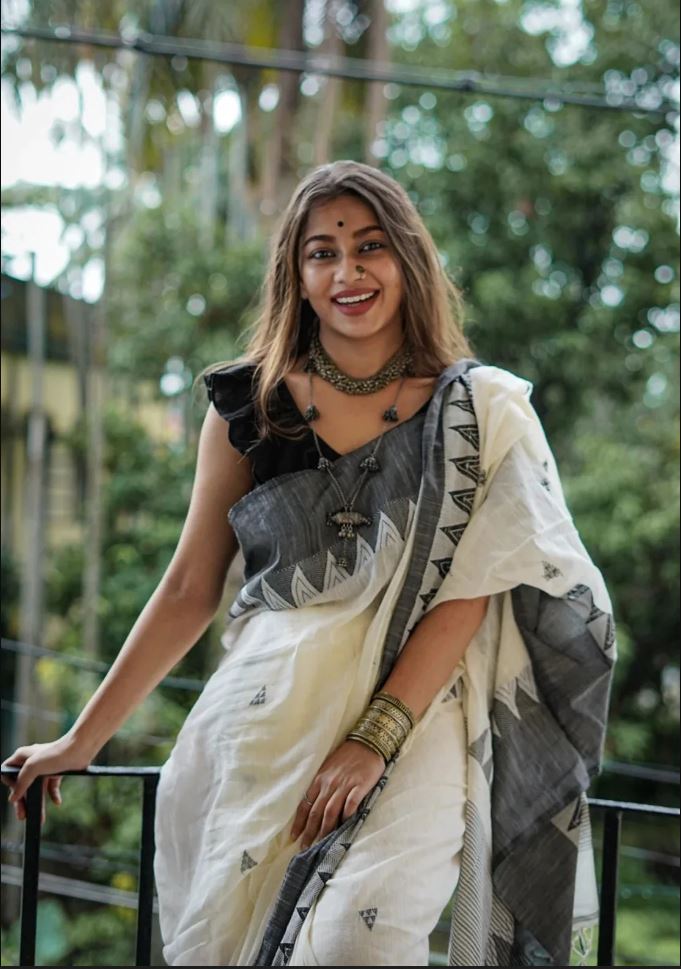 White Color Cotton Linen Saree With Unstitched Blouse Piece