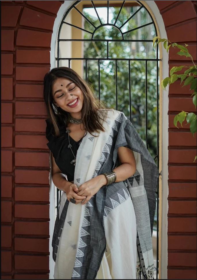 White Color Cotton Linen Saree With Unstitched Blouse Piece