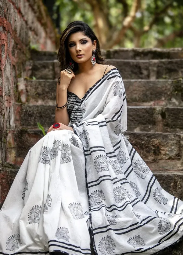 White Color Cotton Linen Saree With Unstitched Blouse Piece