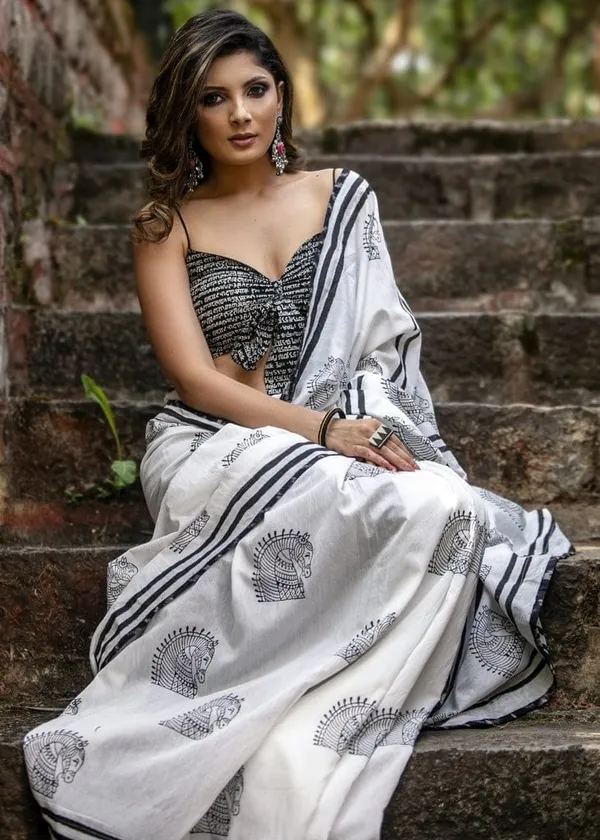 White Color Cotton Linen Saree With Unstitched Blouse Piece