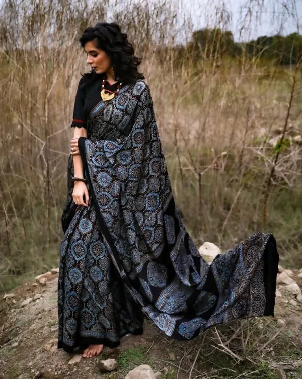 Black Color Cotton Linen Saree With Unstitched Blouse Piece