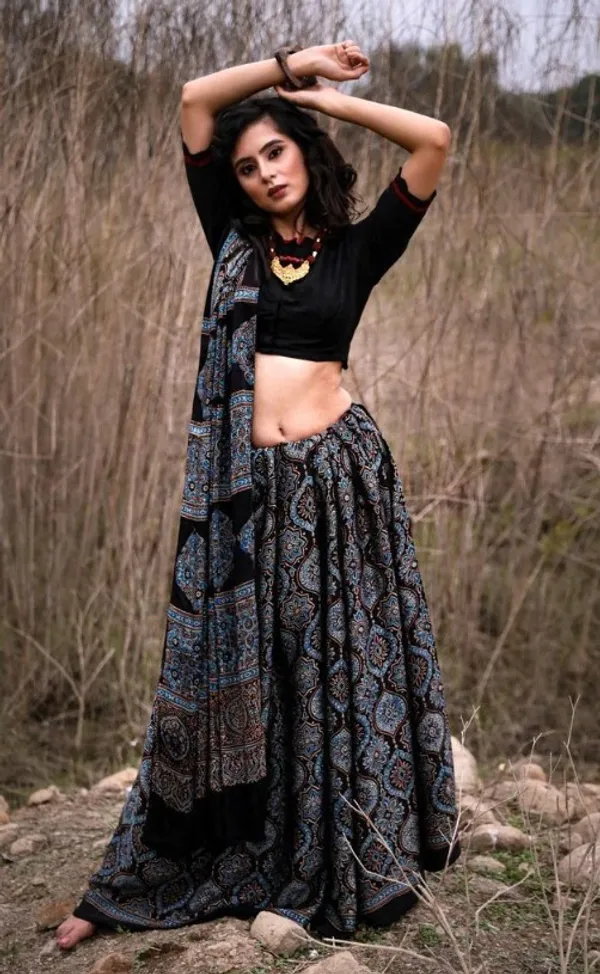 Black Color Cotton Linen Saree With Unstitched Blouse Piece