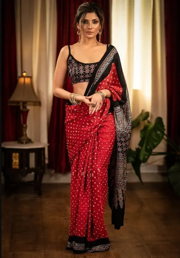 Maroon Color Cotton Linen Saree With Unstitched Blouse Piece