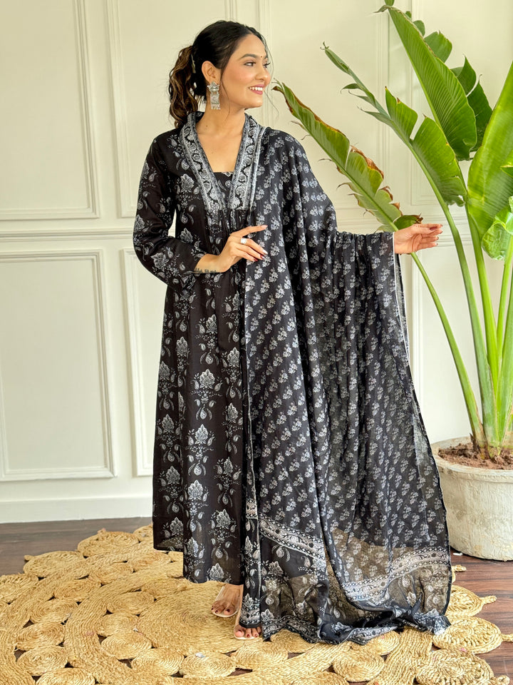 Black Color Cottan Printed Straight Kurti with Pant And  Dupatta Sets