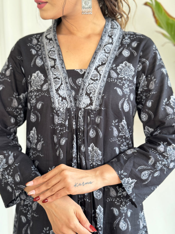 Black Color Cottan Printed Straight Kurti with Pant And  Dupatta Sets