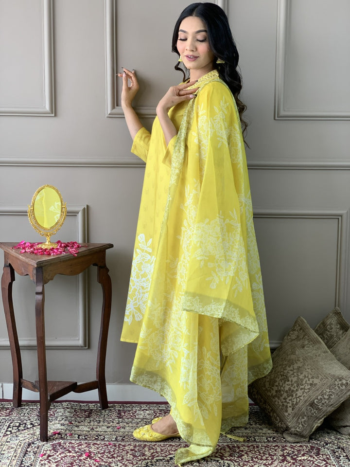 Lemon Yellow Color Viscose Chanderi Kurti With Pant And Heavy Embroidery Dupatta Set