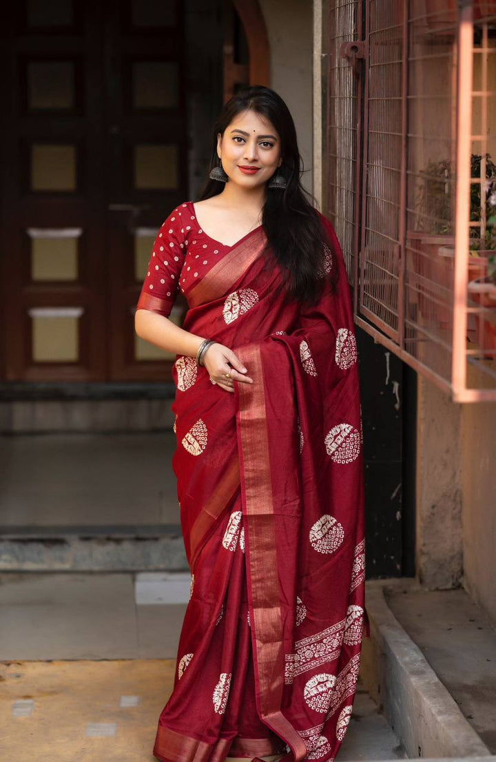 Red Color Dola Cotton Saree Mill Print With Unstitched Blouse Piece