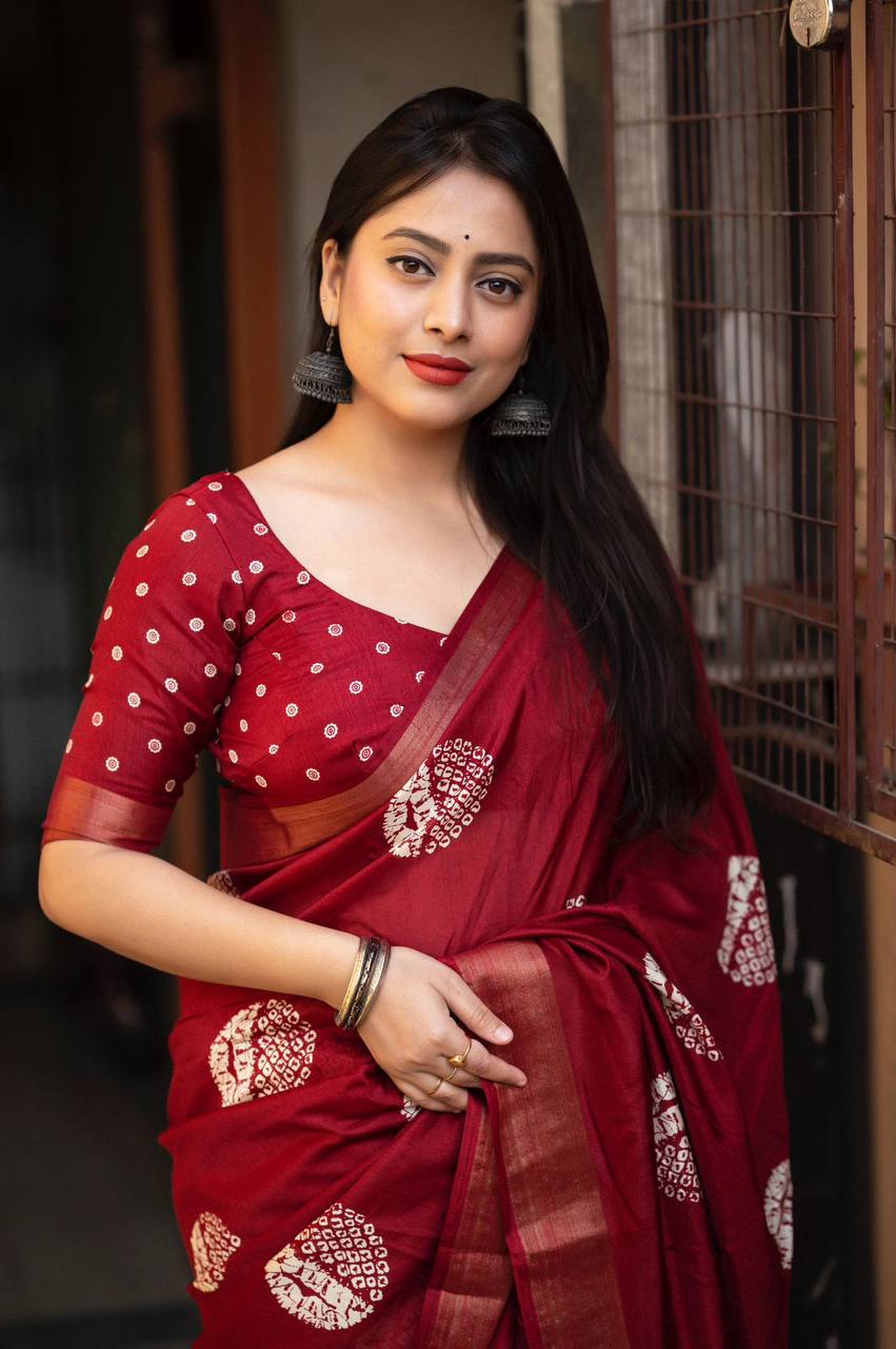 Red Color Dola Cotton Saree Mill Print With Unstitched Blouse Piece