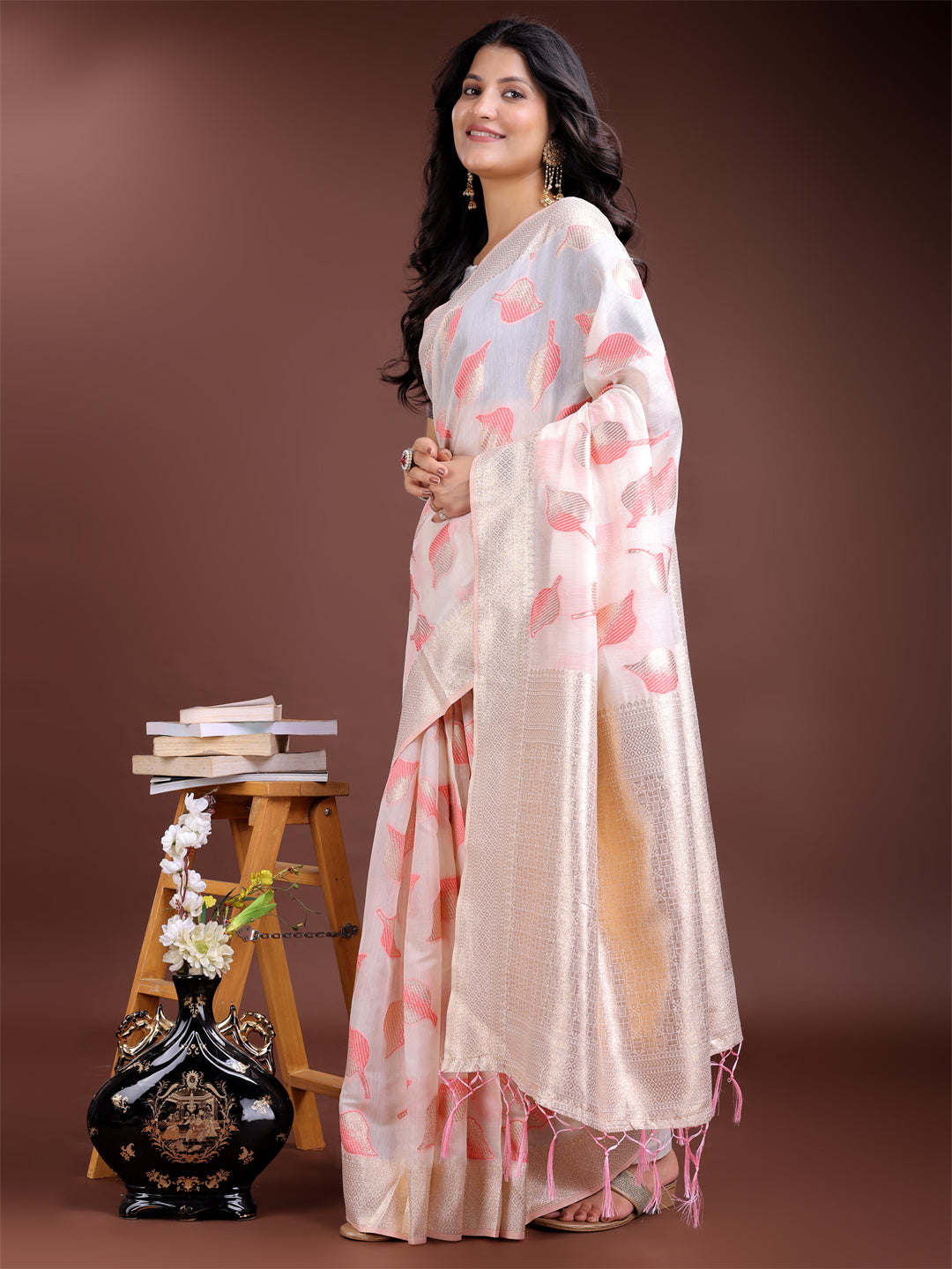 White & Pink Colour Cotton Saree Printed Work With Blouse Piece