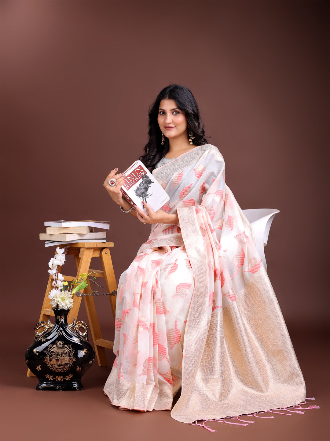 White & Pink Colour Cotton Saree Printed Work With Blouse Piece