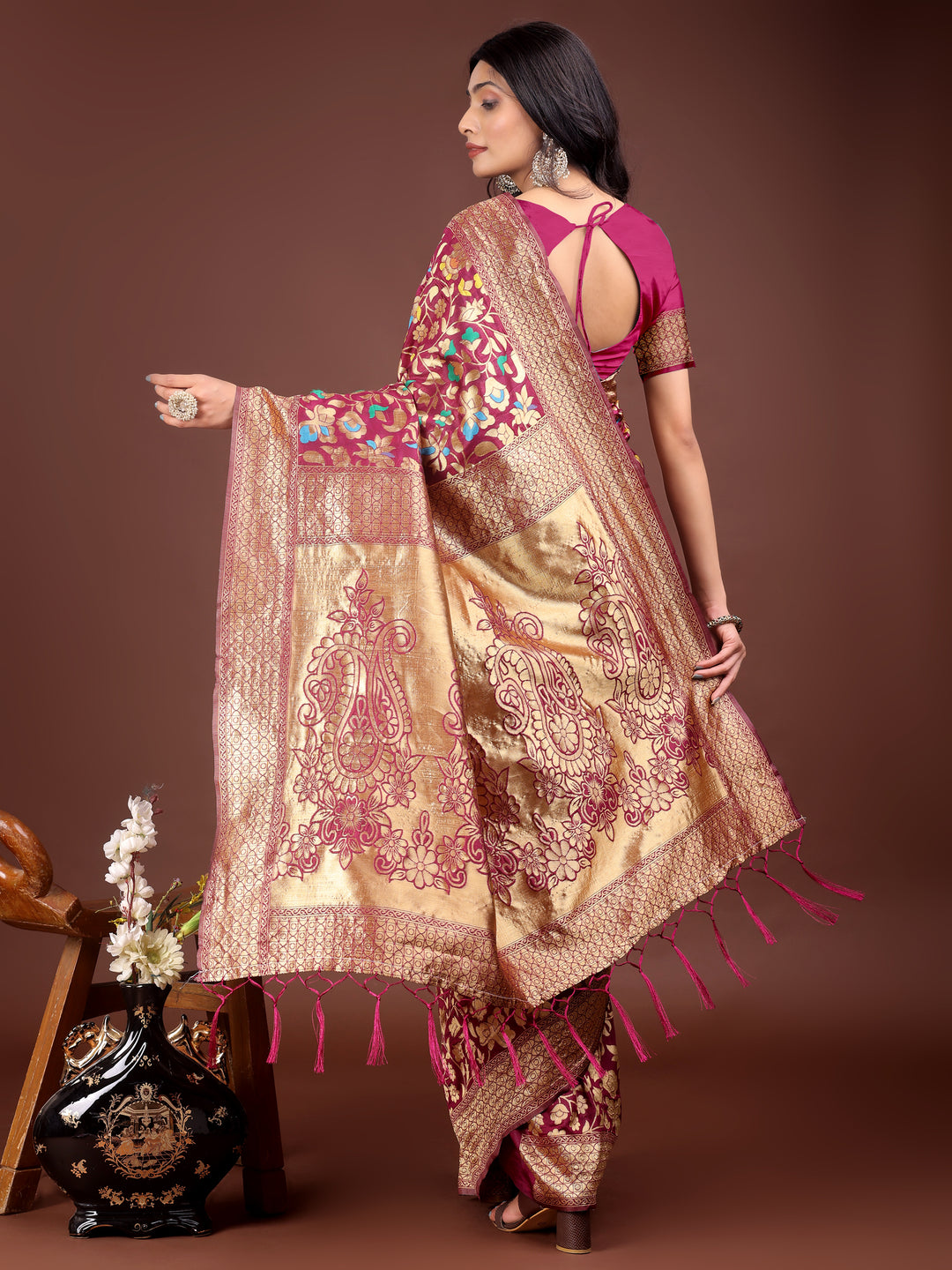 Magenta Colour Lichi Silk Saree Weaving Work With Blouse Piece