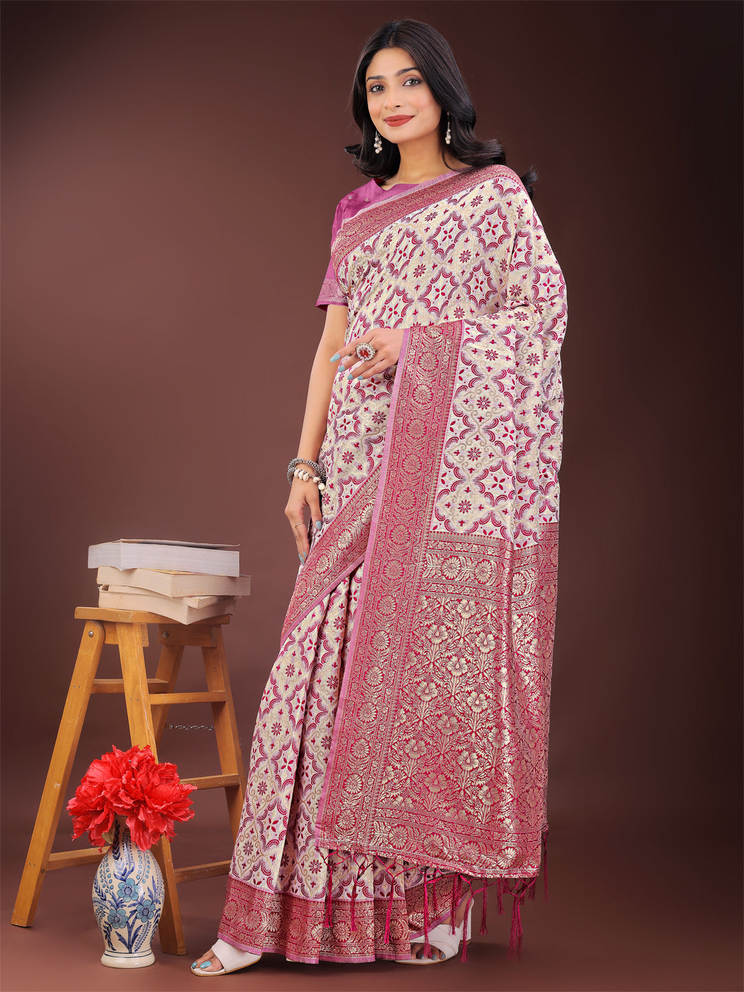 Pink Colour Linen Cotton Saree Printed Work With Blouse Piece