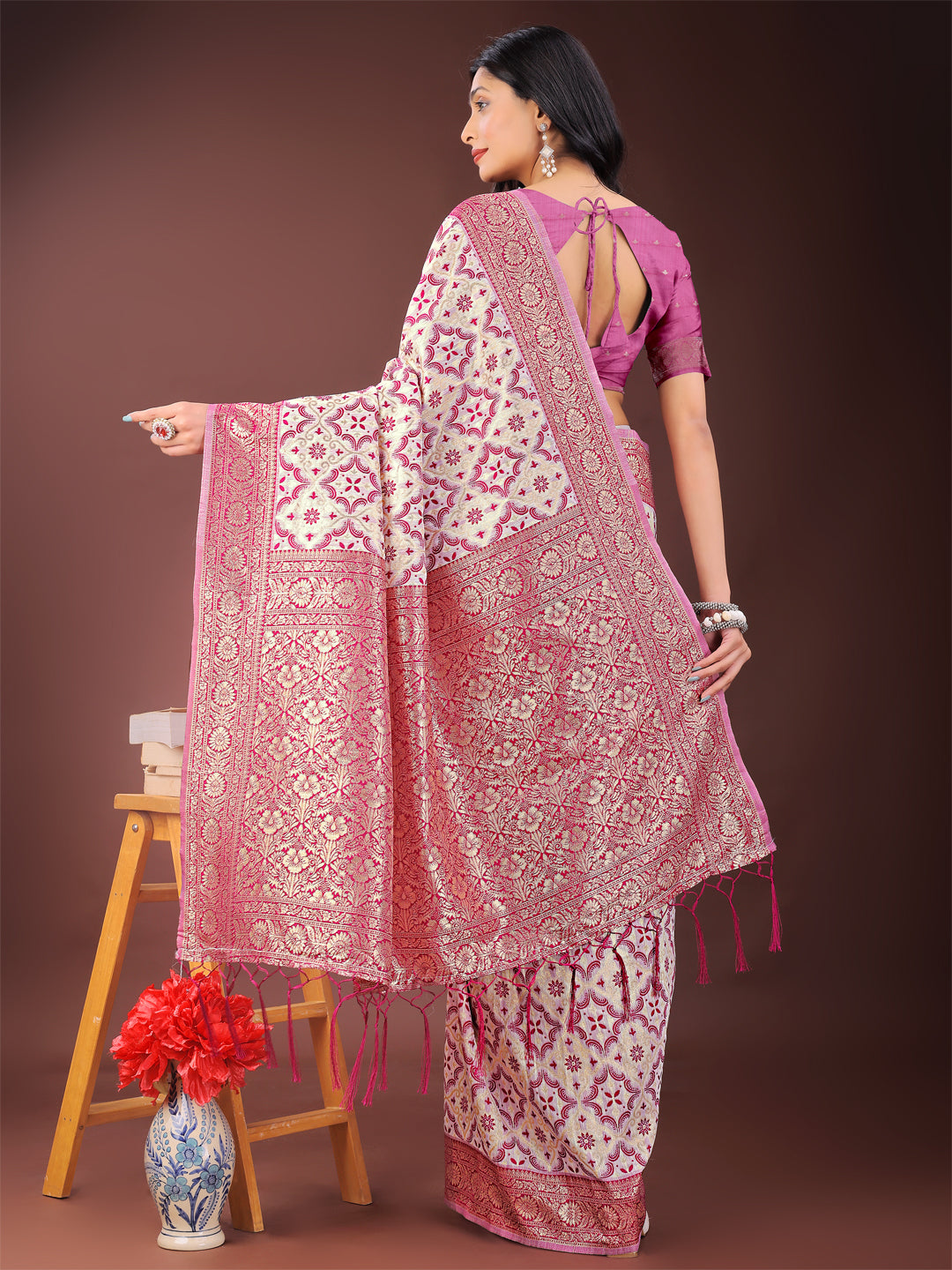 Pink Colour Linen Cotton Saree Printed Work With Blouse Piece
