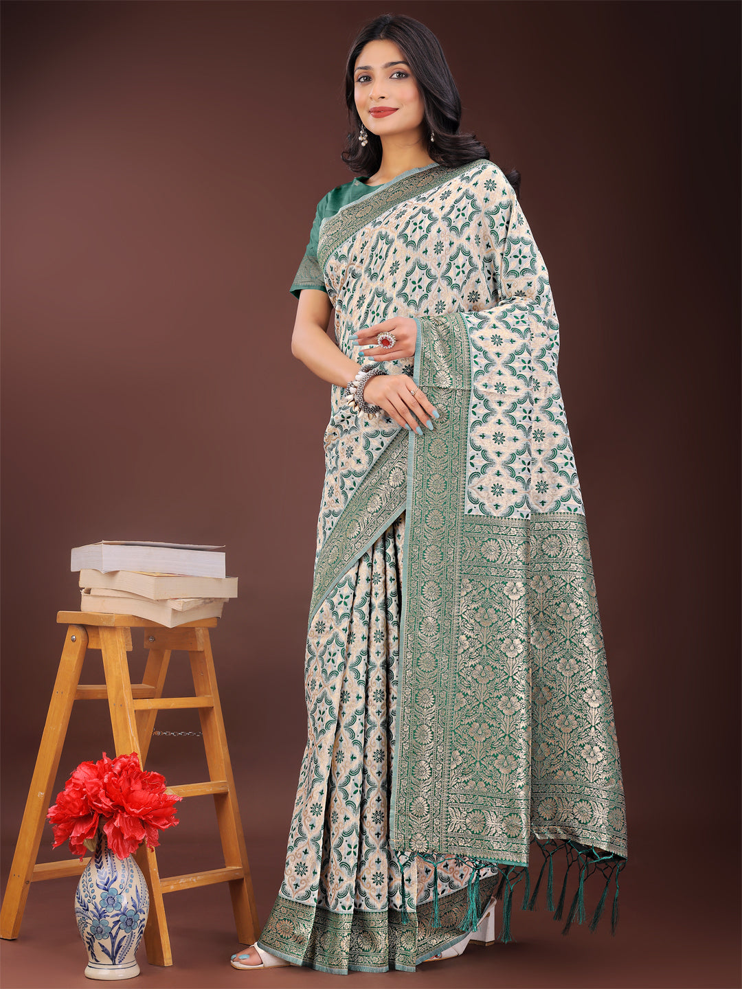Green Colour Linen Cotton Saree Printed Work With Blouse Piece