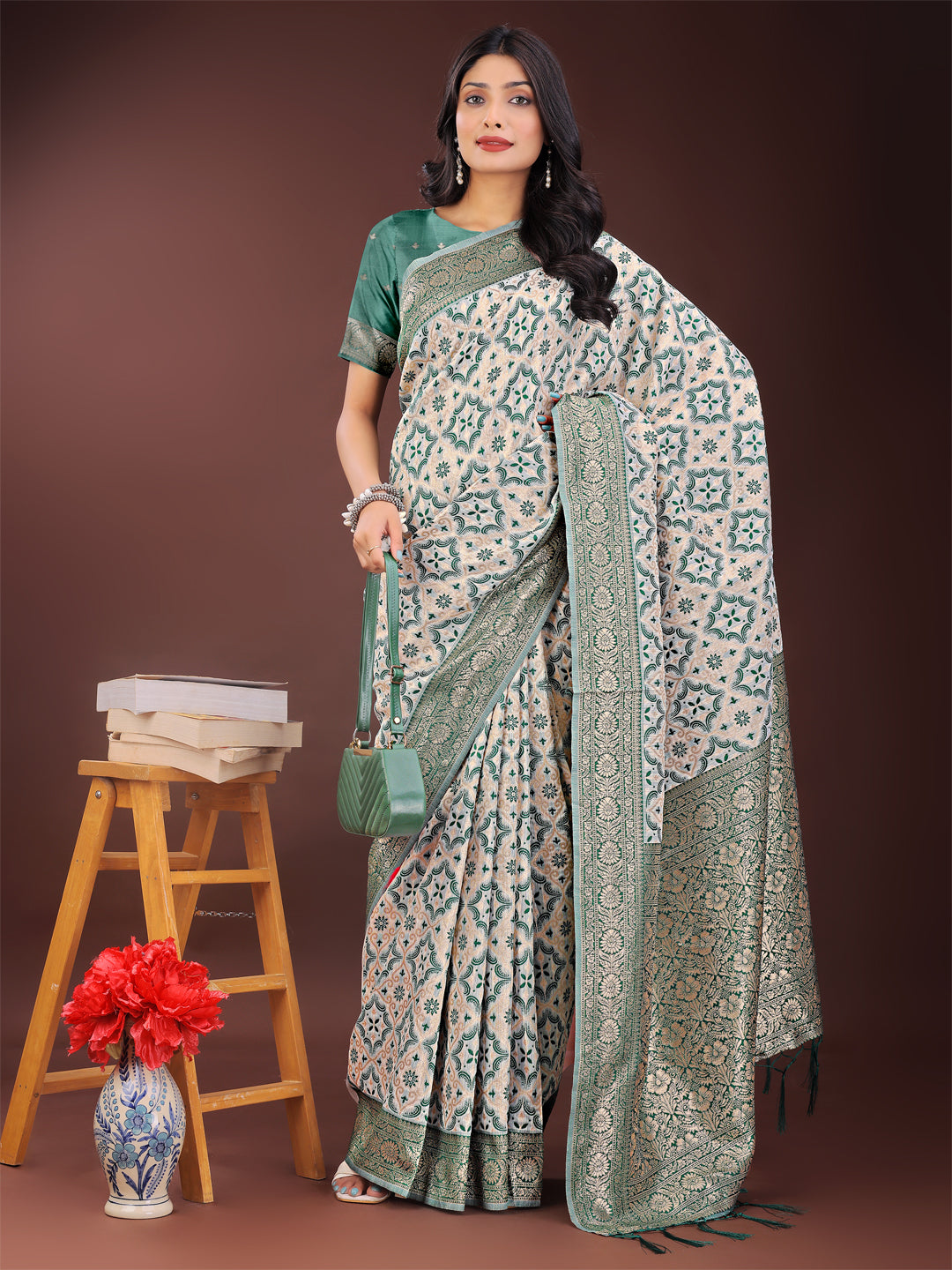 Green Colour Linen Cotton Saree Printed Work With Blouse Piece
