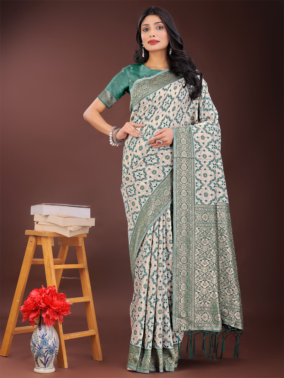 Green Colour Linen Cotton Saree Printed Work With Blouse Piece