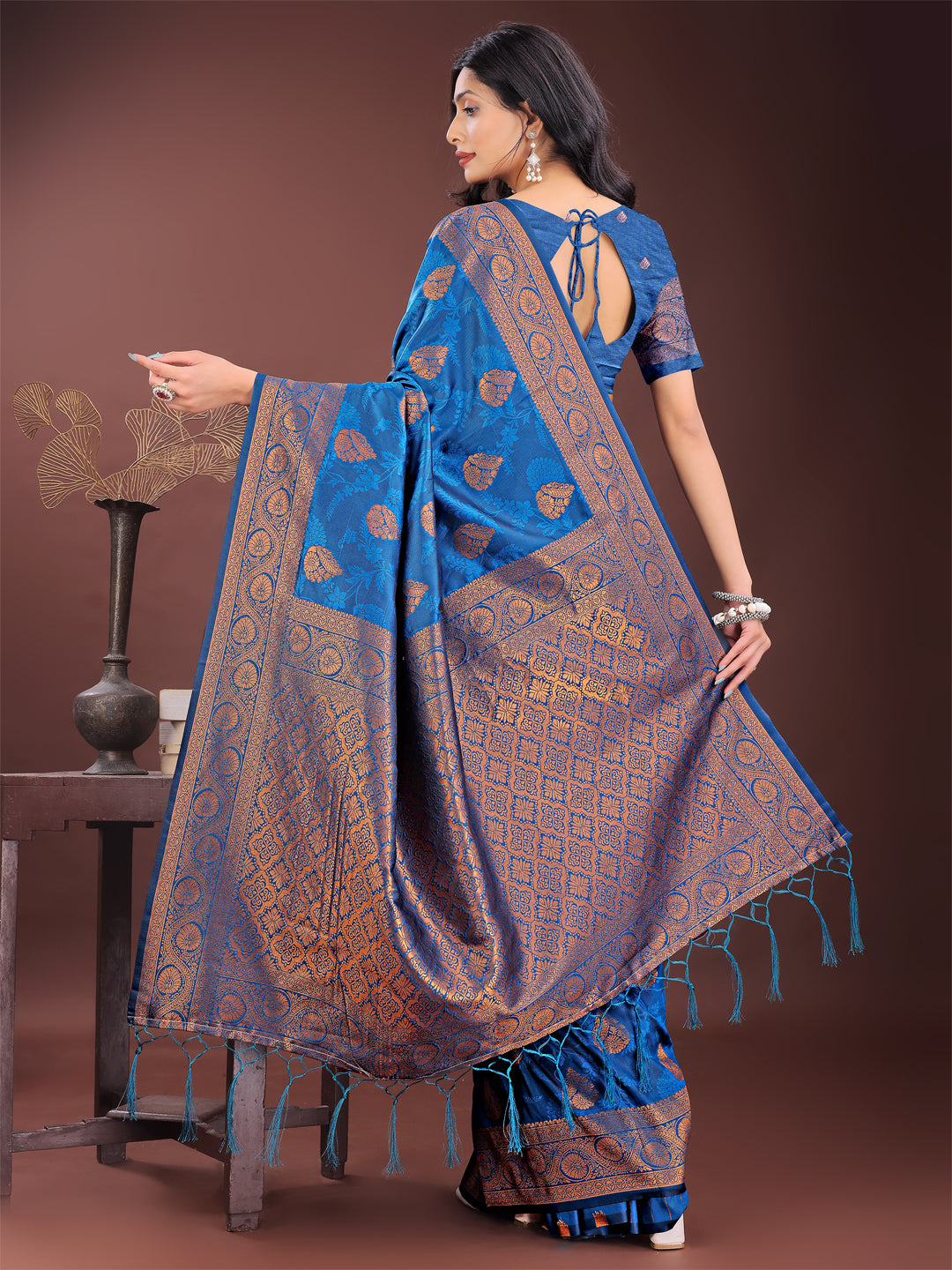 Blue Colour Silk Saree Weaving Work With Blouse Piece