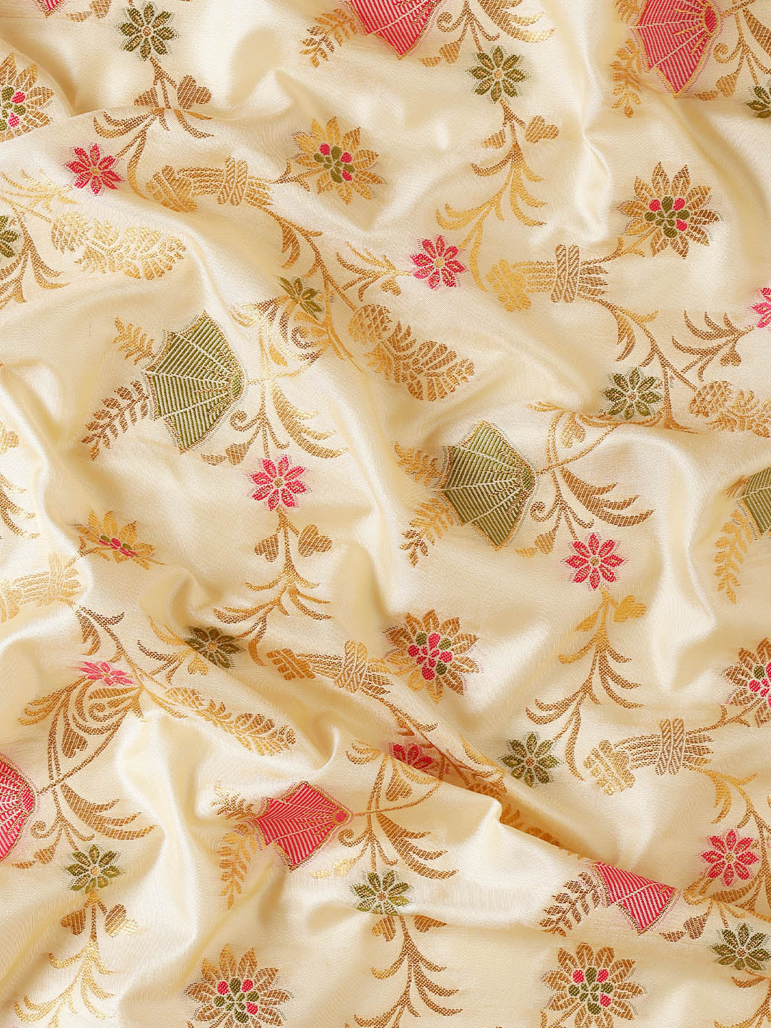 White Colour Banarasi silk Weaving Work Saree With Blouse Piece