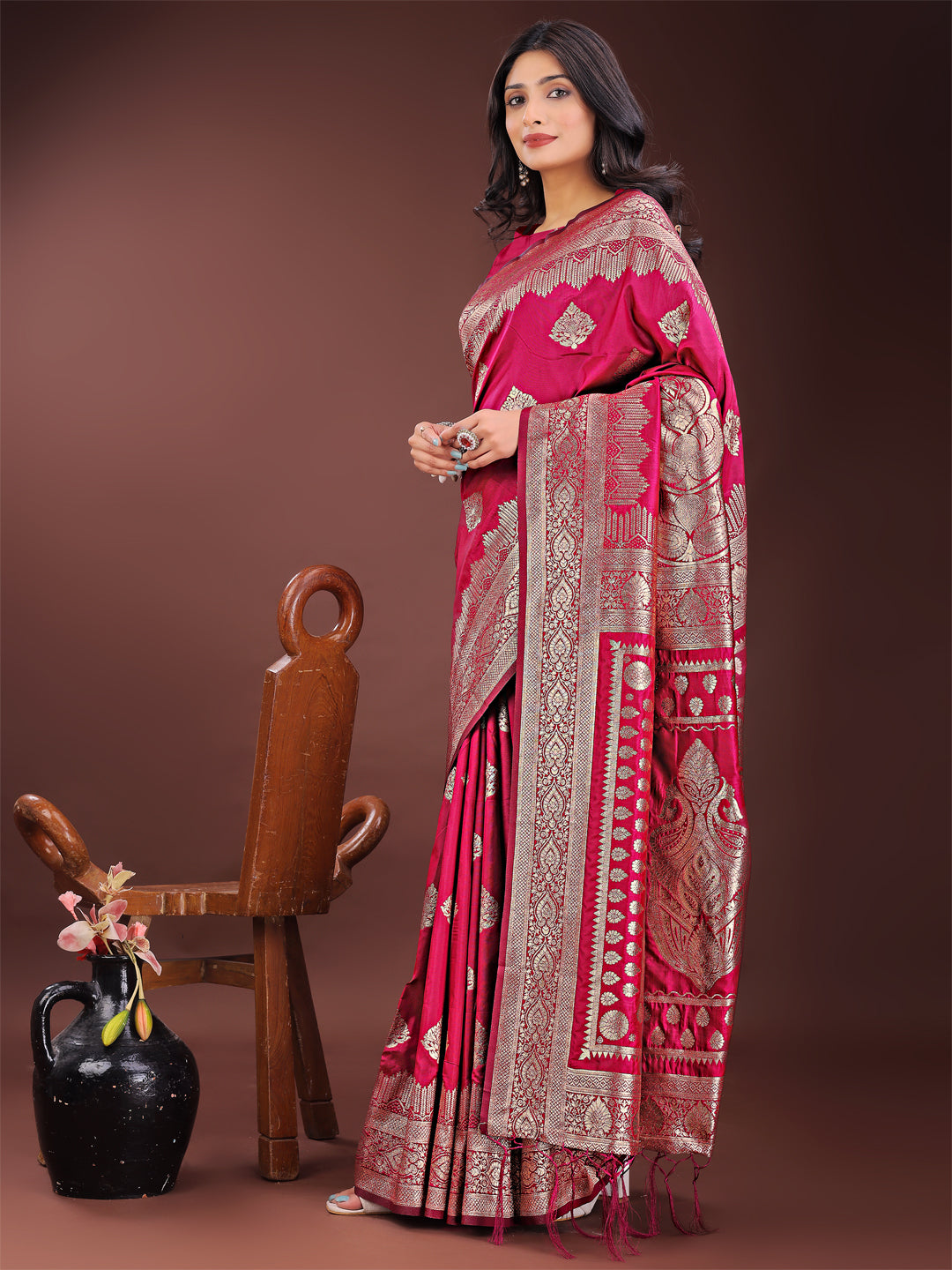 Magenta Colour Silk Saree Weaving Work With Blouse Piece