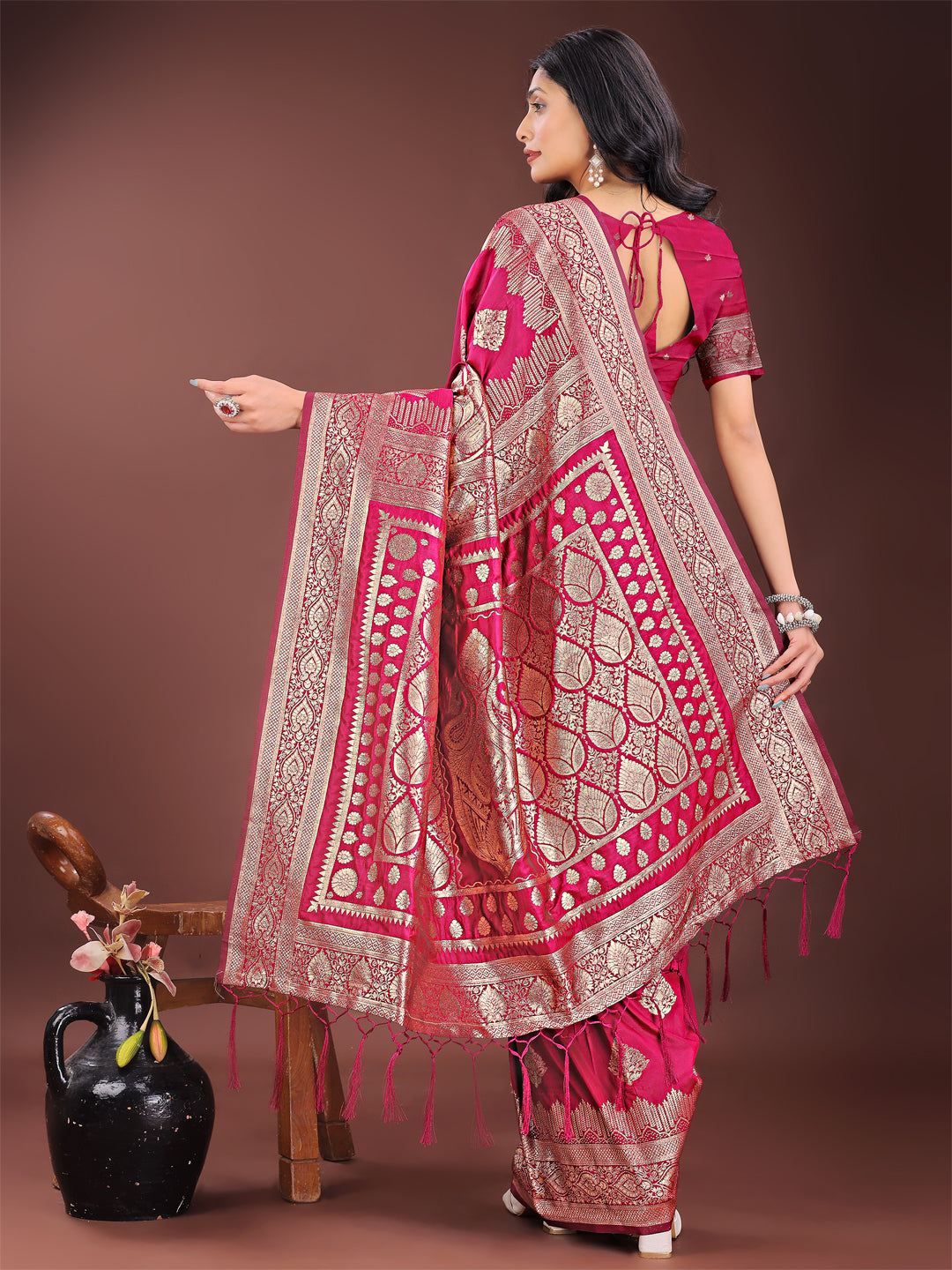 Magenta Colour Silk Saree Weaving Work With Blouse Piece