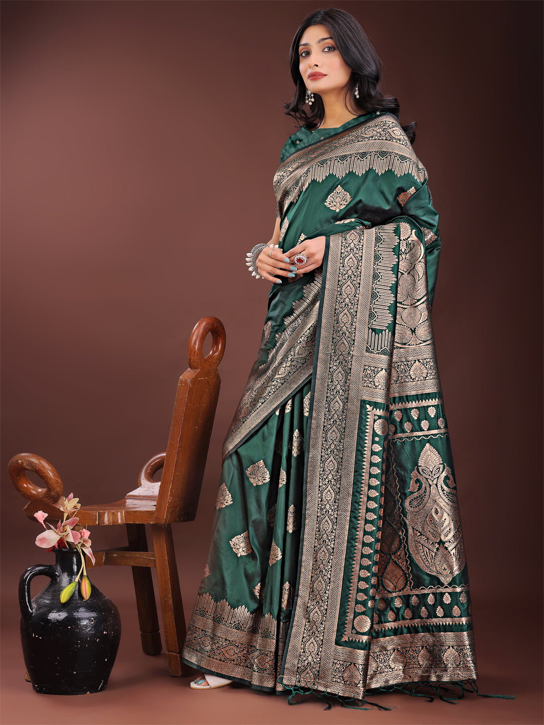 Green Colour Silk Saree Weaving Work With Blouse Piece