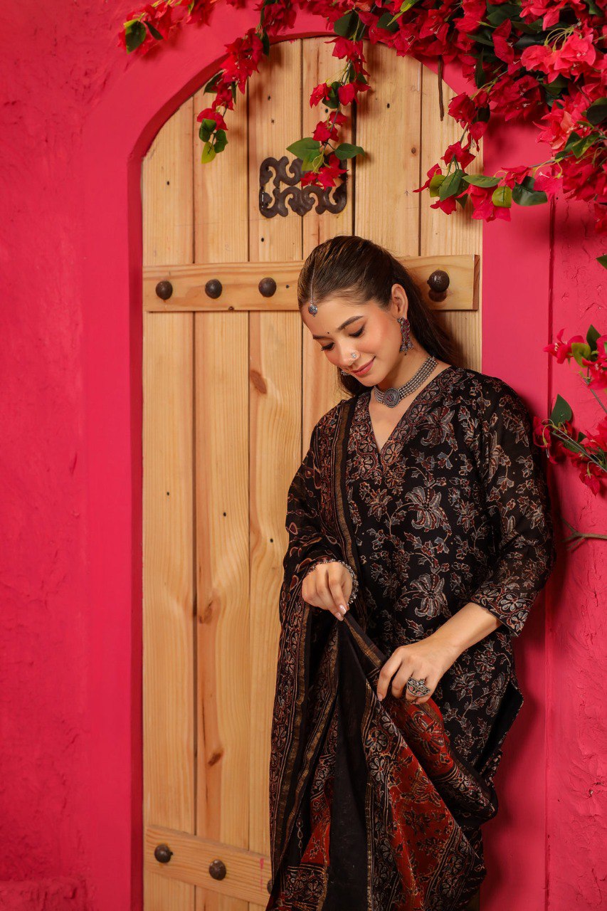 Black Color Roman slub Printed Kurti With Dupatta And Bottom wear 3 Pice Set